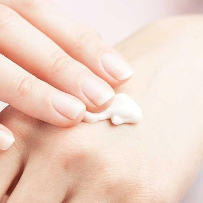 L’Oreal Paris Uv Defender Invisible Resist Daily Sunscreen Spf50+ Pa++++ 50Ml | Lightweight, Waterproof, Sweatproof & Protects From Pollution & Dust