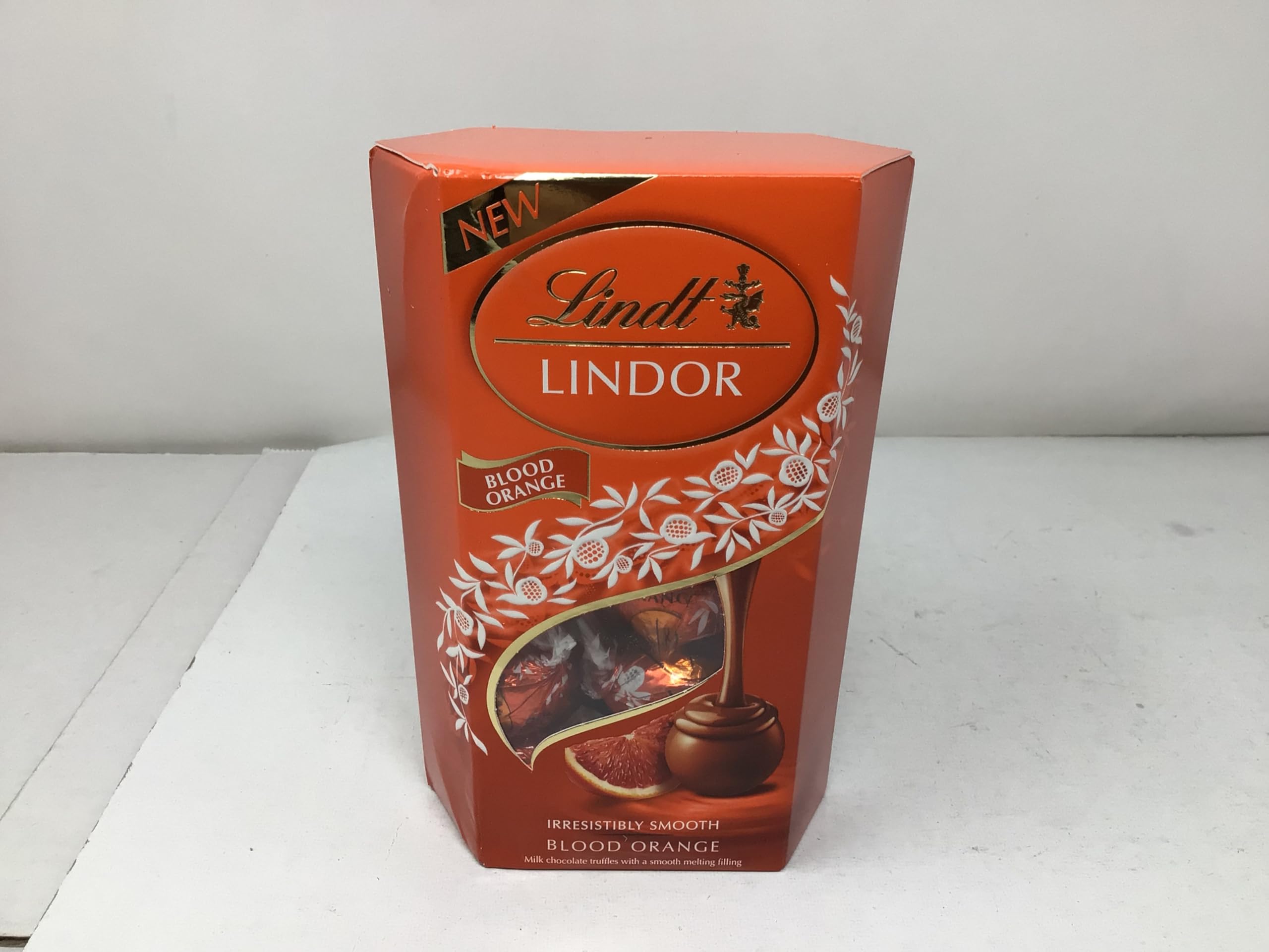 Lindt LINDOR Dark Chocolate Candy Truffles, Dark Chocolate with Smooth, Melting Truffle Center, 25.4 oz., 60 Count