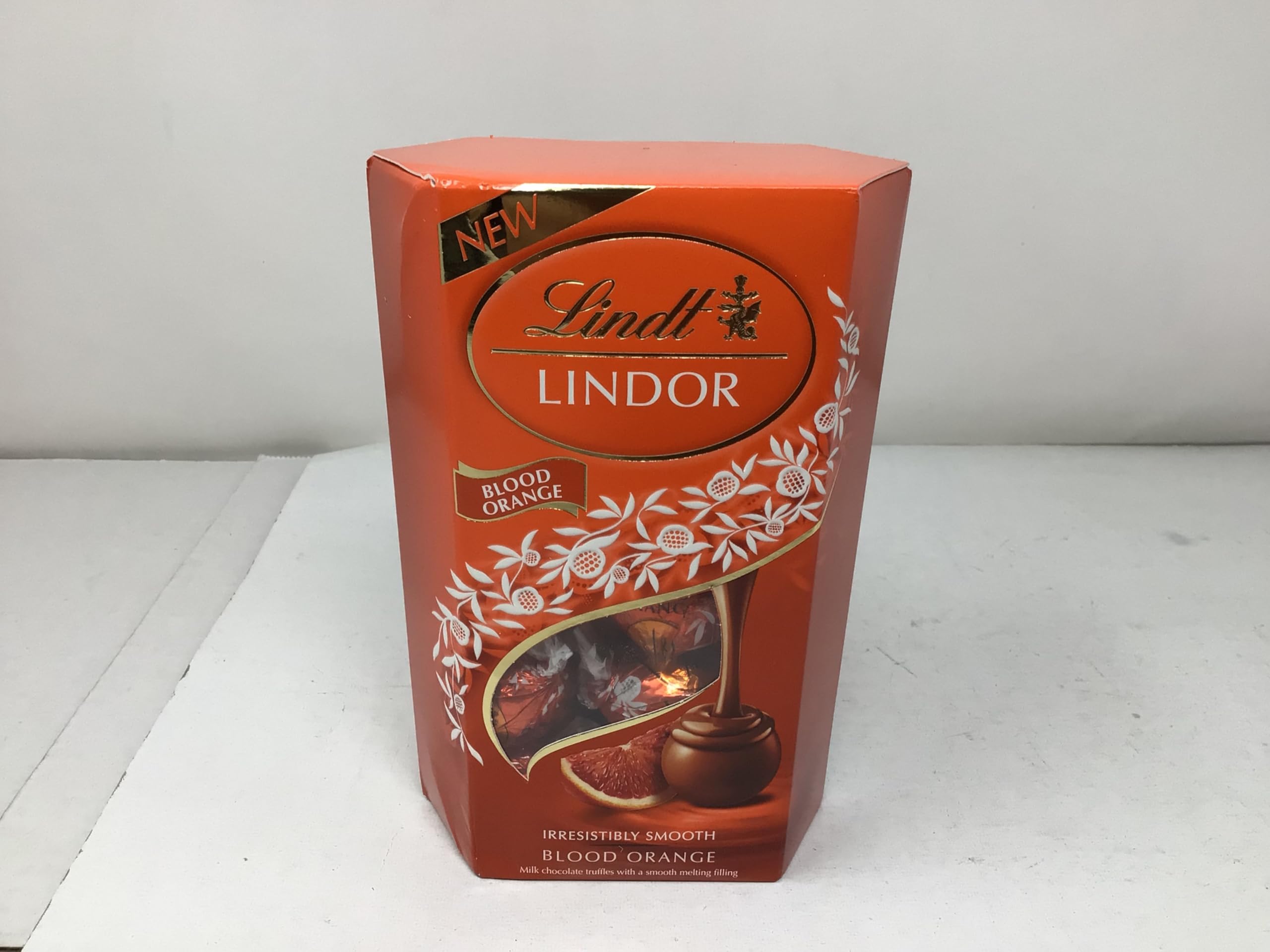 Lindt LINDOR Dark Chocolate Candy Truffles, Dark Chocolate with Smooth, Melting Truffle Center, 25.4 oz., 60 Count