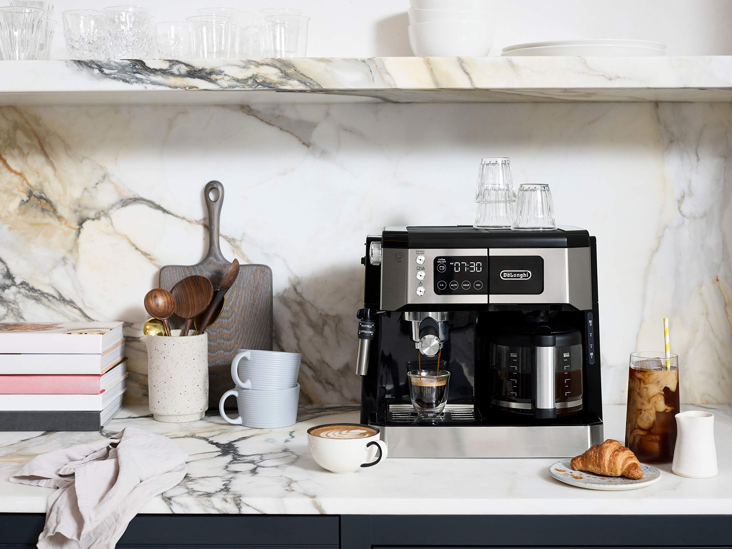De'Longhi UPGRADED All-in-One Combination Coffee Maker & Espresso Machine + Advanced Adjustable Milk Frother for Cappuccino & Latte + Glass Coffee Pot 10-Cup, COM532M black