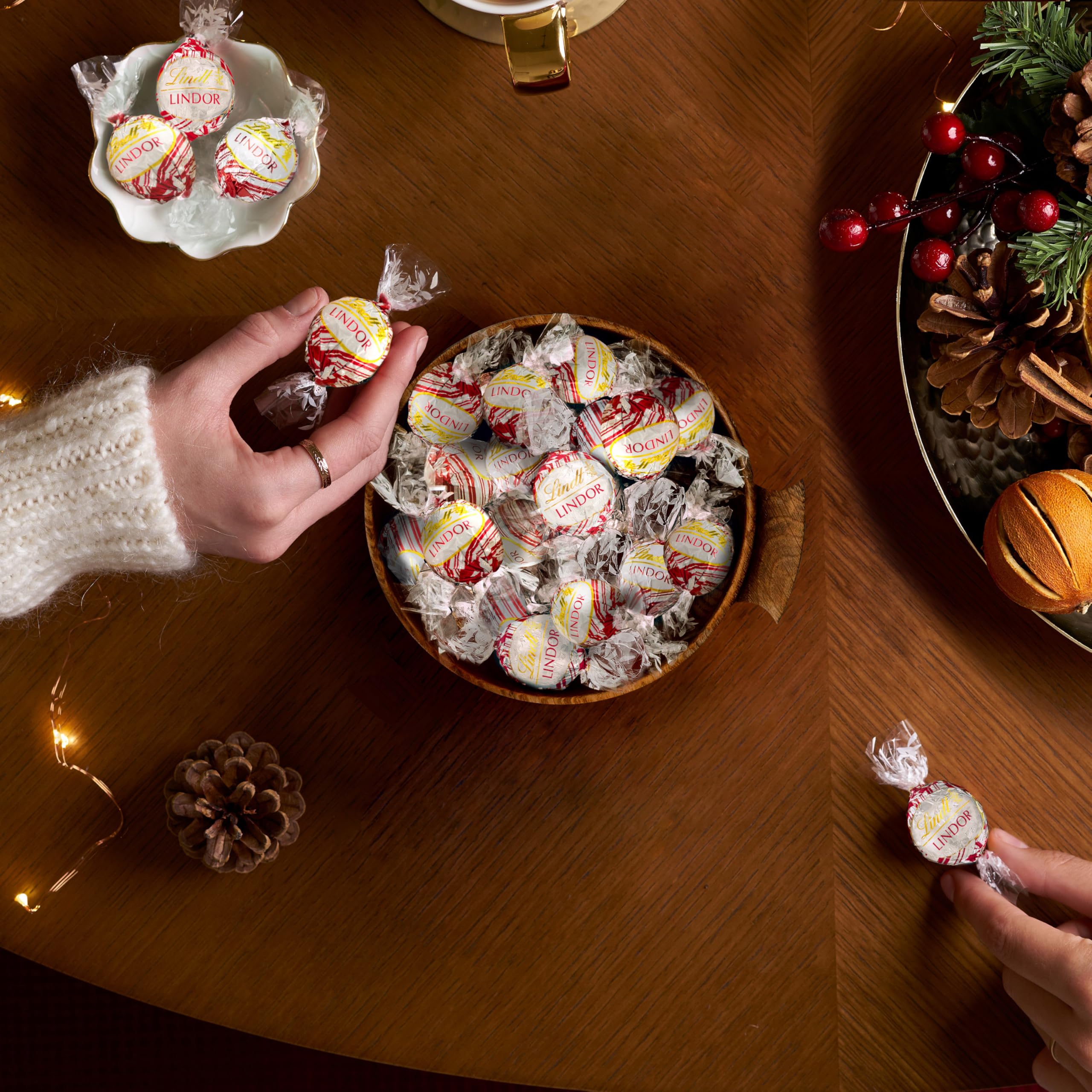 Lindt LINDOR White Chocolate Peppermint Truffles, White Chocolate Candy with Smooth Peppermint Truffle Center, 25.4 oz., 60 Count